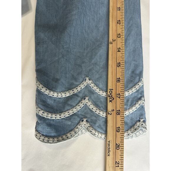 Blue Chambray Women’s Blouse XL V-Neck Tasseled Tie White Embroidered Trim - Picture 14 of 15